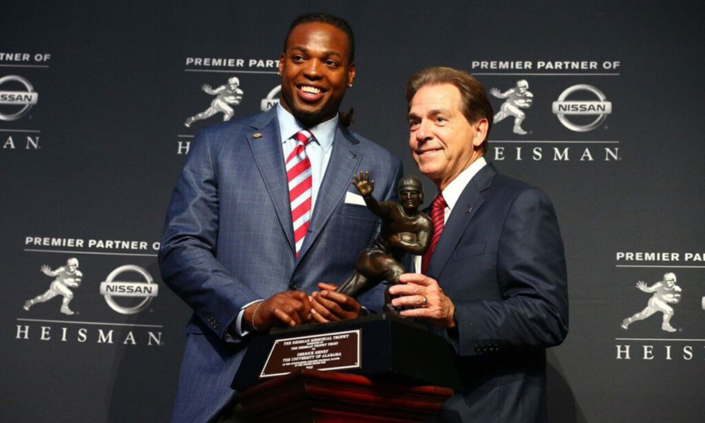 Alabama RB Derrick Henry wins the 2015 Heisman Memorial Trophy.