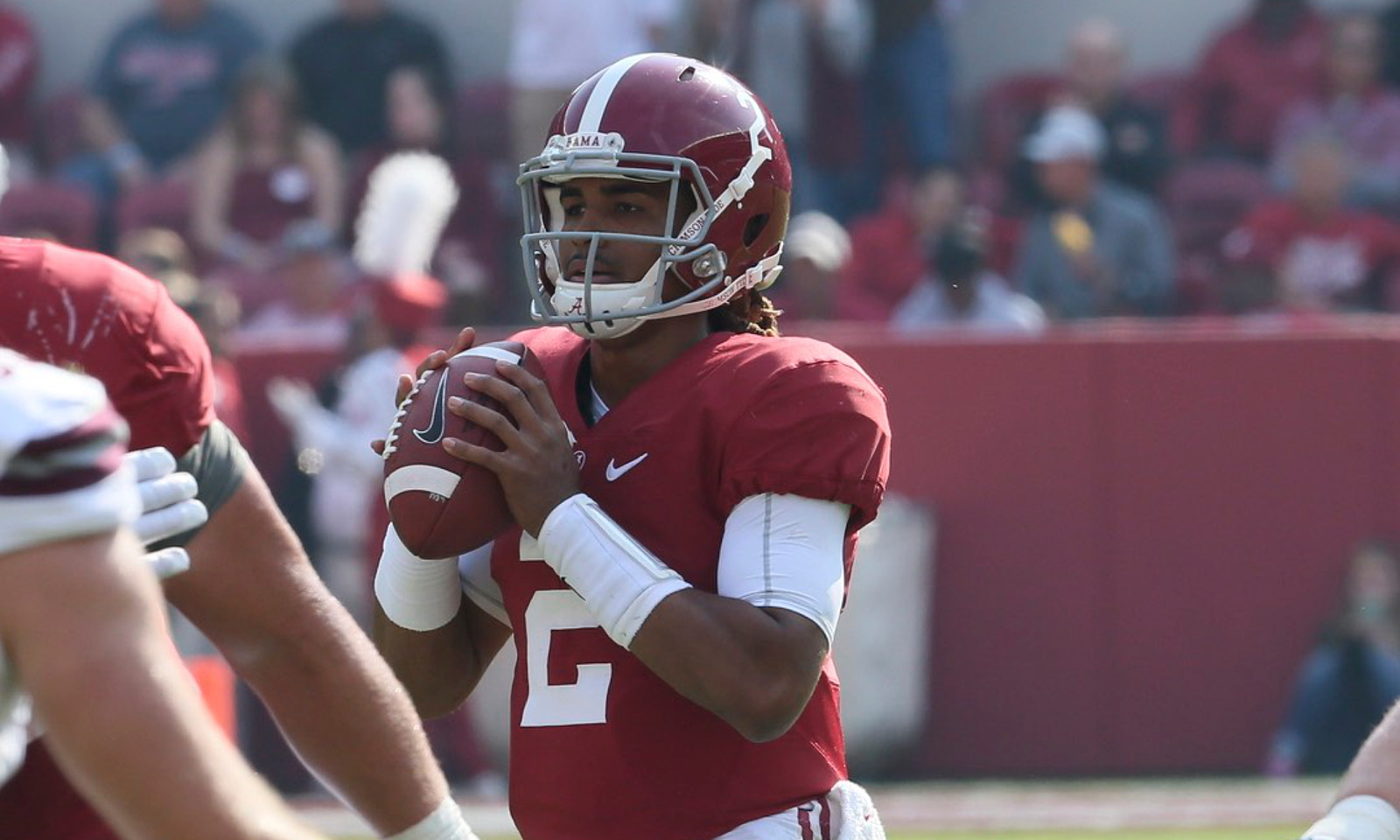 Qb Jalen Hurts Ties School Record In Alabamas Victory Over