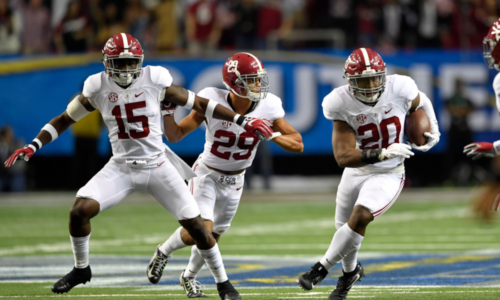 Shaun Dion Hamilton (#20) records an interception for Alabama versus Florida in 2016 SEC Championship Game