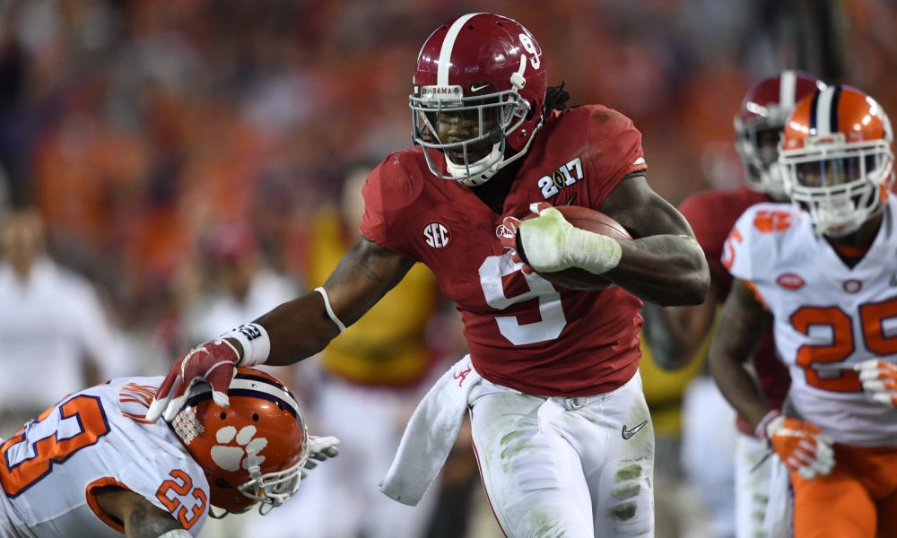 Bo Scarbrough breaks a tackle versus Clemson and scores a TD in 2017 CFP title game