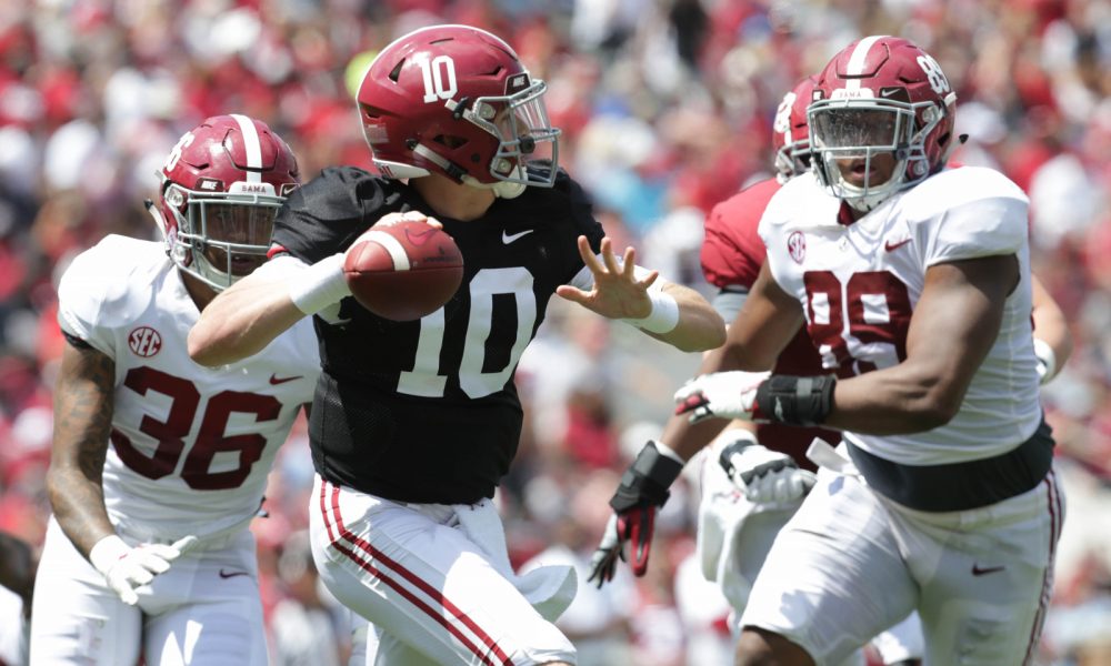 Teammates 'love the way' Tide QB Mac Jones throws the ball