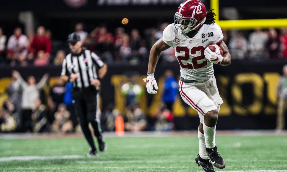 Najee Harris running the ball in national championship