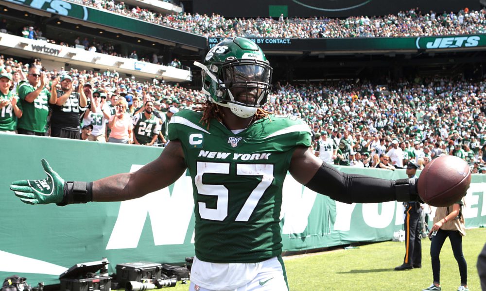 C.J. Mosley celebrates a TD scored off an interception for the Jets in 2019
