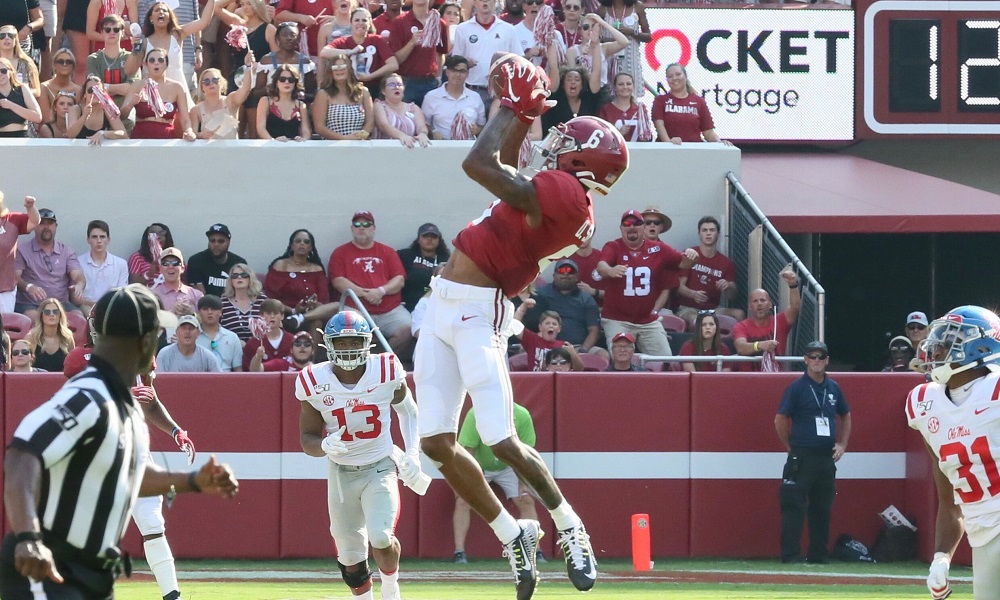 DeVonta Smith makes a catch versus Ole Miss in 2019