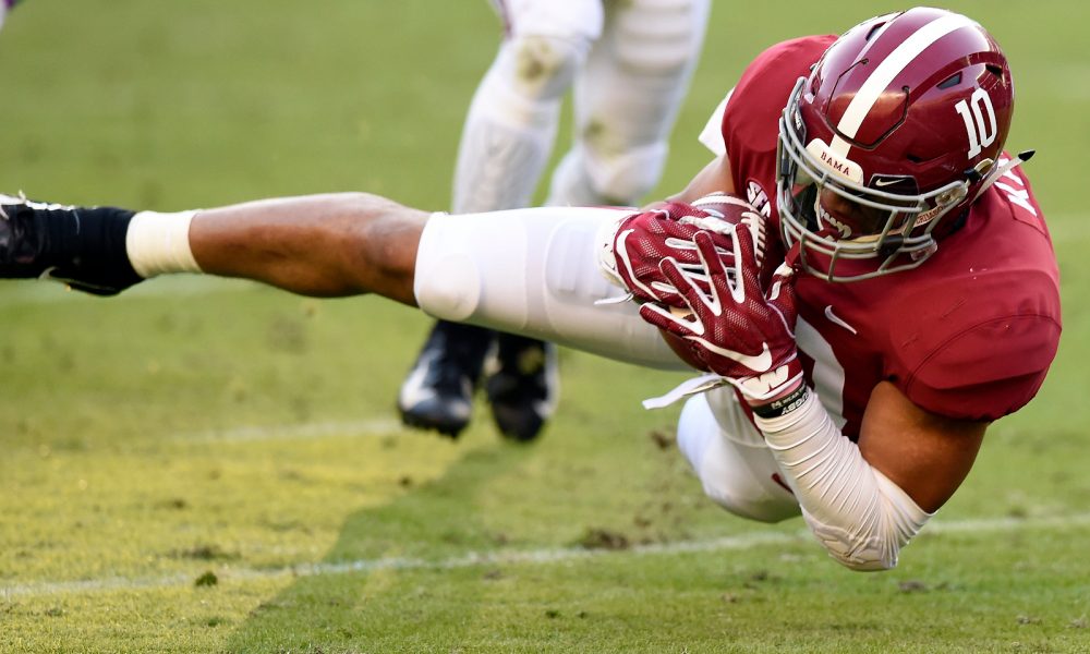 Ale Kaho recovers a block punt in the 2019 season