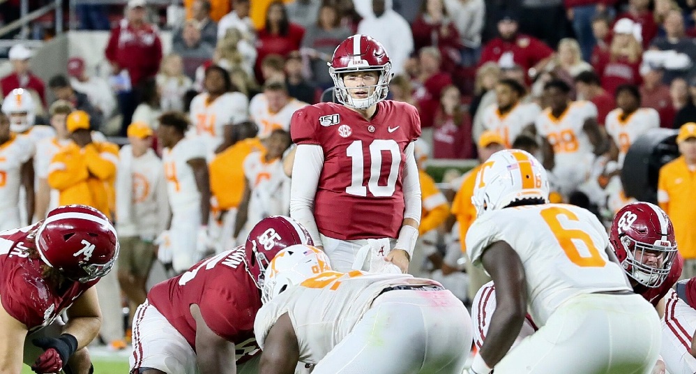 Mac Jones goes through pre-snap reads in Alabama and Tennessee 2019 matchup