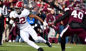Najee Harris runs ball versus Mississippi State in 2019