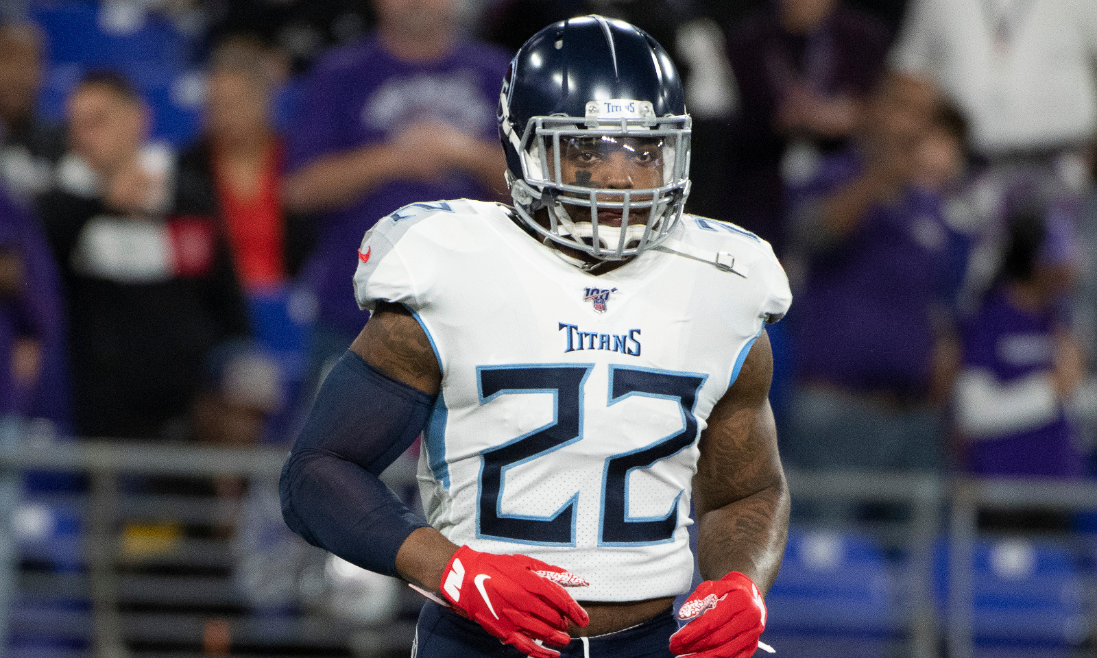 Derrick Henry one-ups insane workout regimen with massive squat lifts