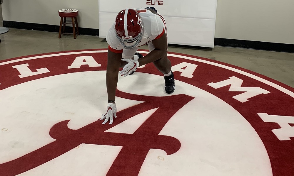 Alabama 2021 defensive line commit Anquin Barnes pose for photo during visit to Alabama
