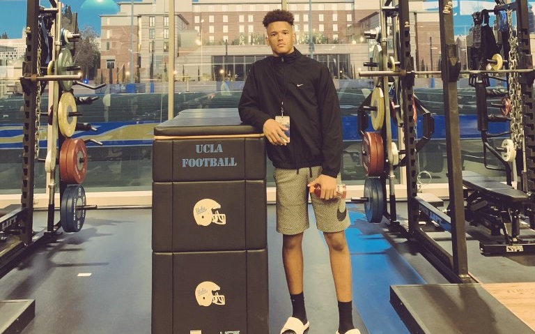 Cyrus Moss pose for picture during UCLA visit