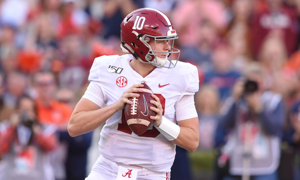 Mac Jones about to throw the ball versus Auburn in 2019