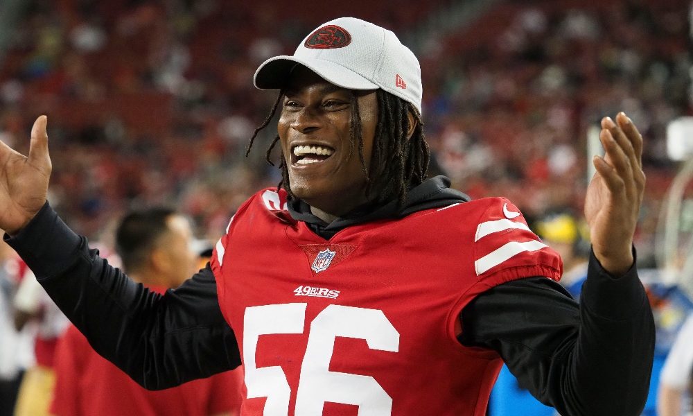 Reuben Foster celebrates during the 4th quarter against Rams