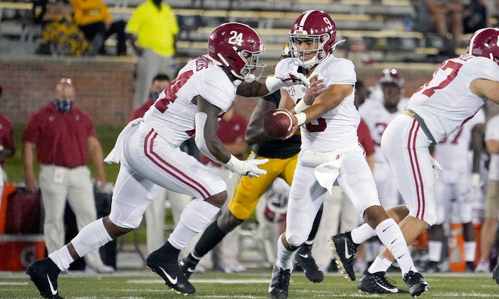 Bryce Young hands the ball off to trey sanders