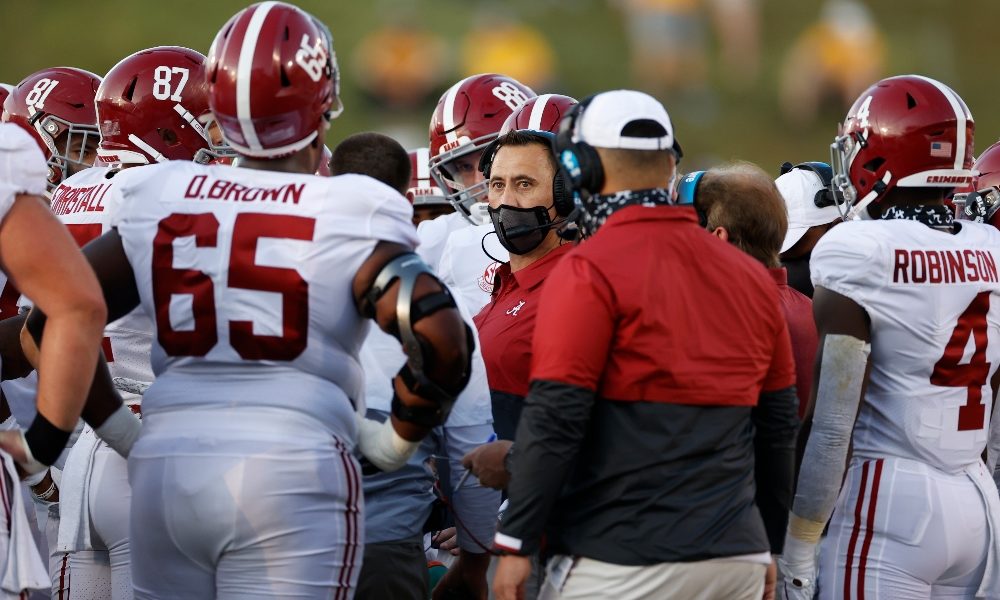 Steve Sarkisian in the middle of the huddle during a timeout