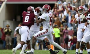DeVonta Smith catches pass against Texas A&M
