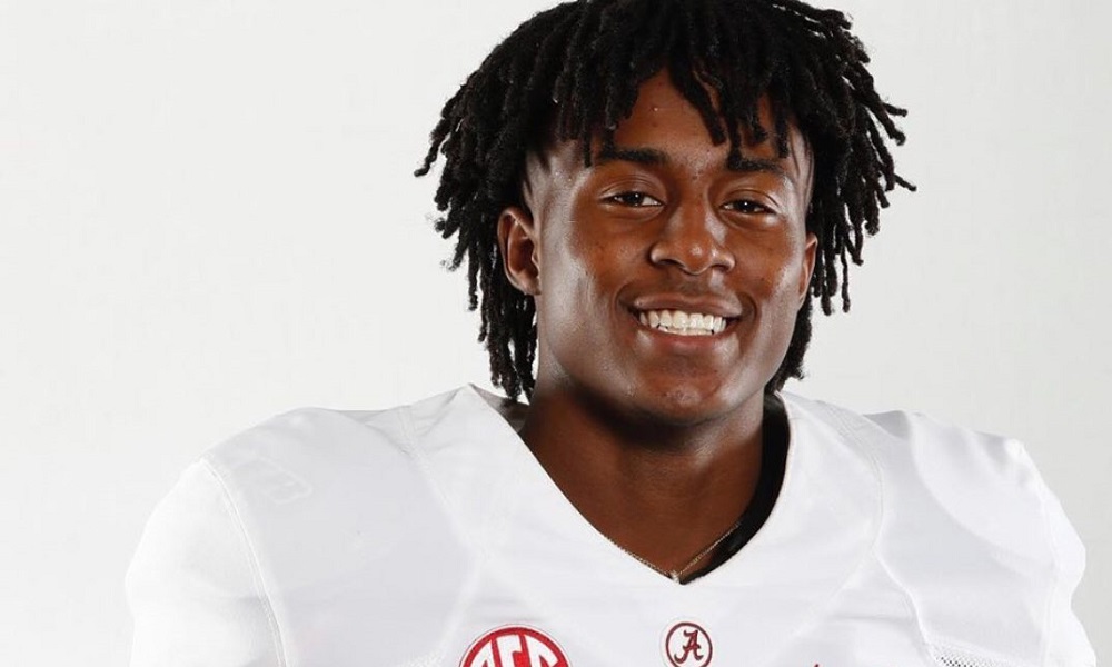 Ga'Quincy McKinstry poses for picture doing Alabama visit
