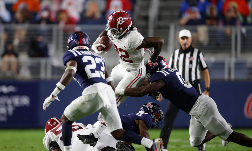 Najee Harris breaks a tackle on a run versus Mississippi