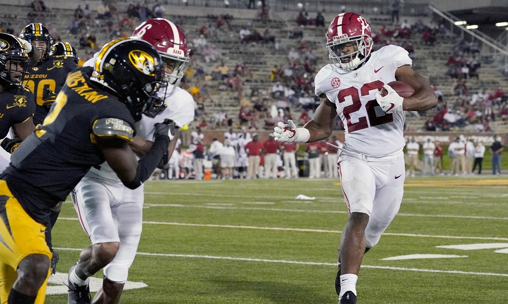 Alabama running back Najee Harris ruins the ball against Missourins the