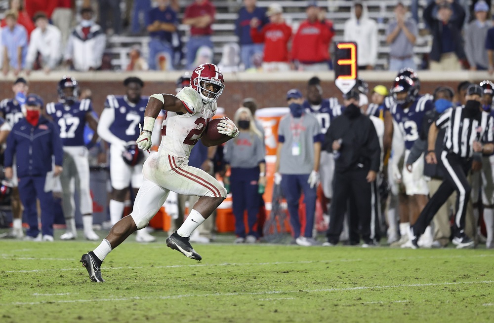 Alabama running back najee harris runs free in the open field against the Ole Miss Rebels