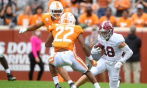 Slade Bolden runs ball in between two Tennessee defenders