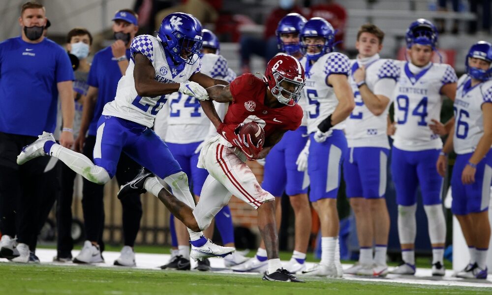 DeVonta Smith catches a pass on the sidelines against Kentucky