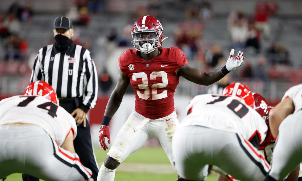 Dylan Moses (No. 32) in his stance for Alabama versus Georgia