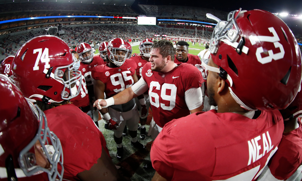 Landon Dickerson leads Alabama OL in pregame warmups before UGA game