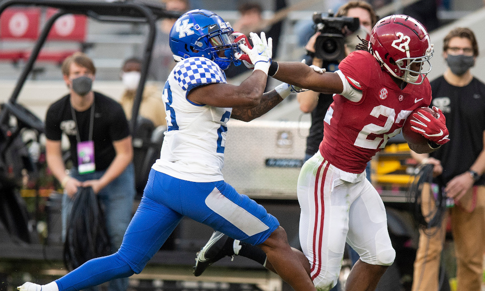 Najee Harris stiff arms a Kentucky defender and scores a touchdown
