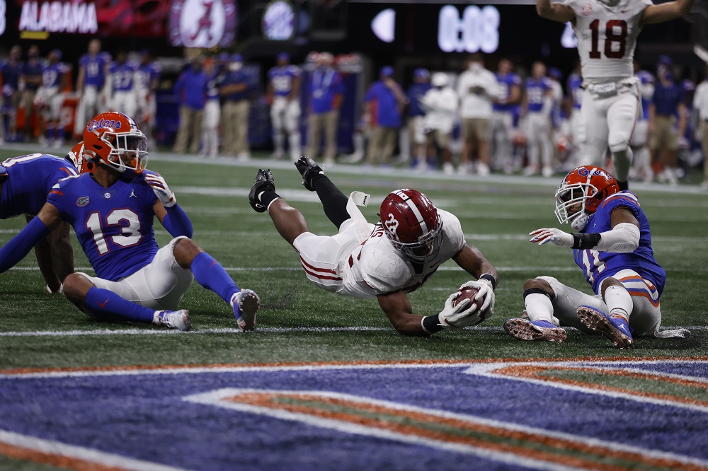 Najee Harris dives for a touchdown in SEC Champiosnhip game