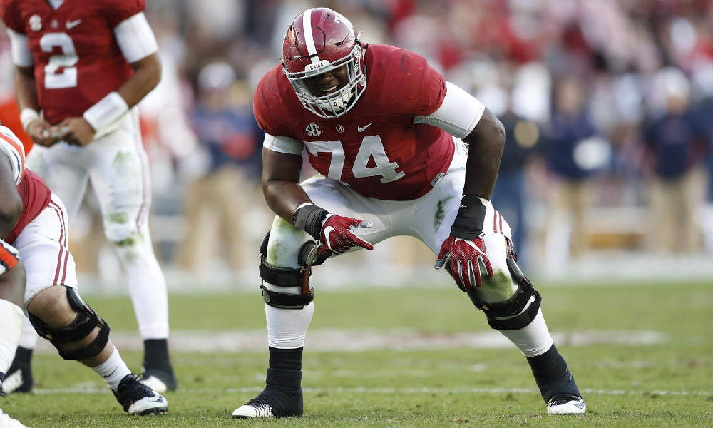 Cam Robinson in his stance at left tackle for Alabama in 2016