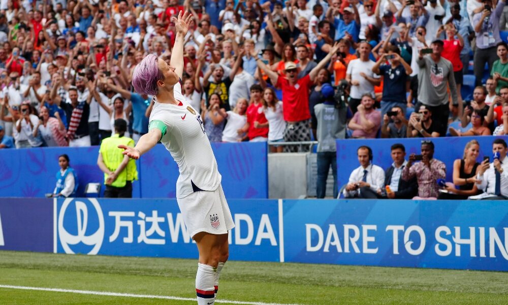 Megan Rapinoe celebrates goal in world cup