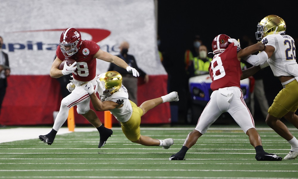 Slade Bolden makes a catch for Alabama versus Notre Dame in Rose Bowl Game