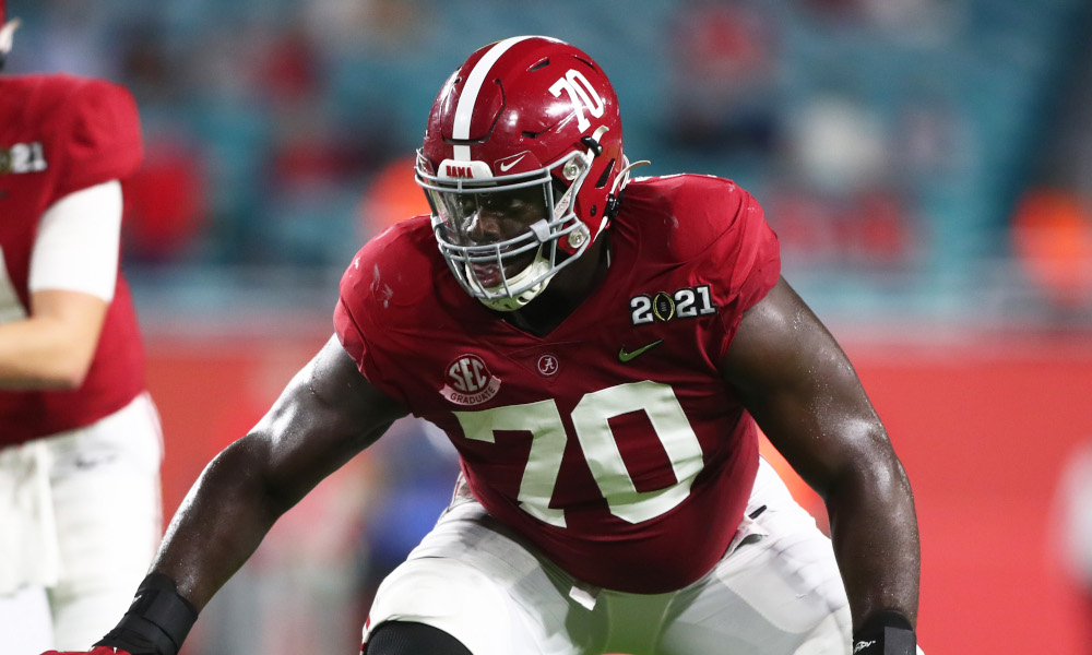 Bears claimed former Raiders OL Alex Leatherwood