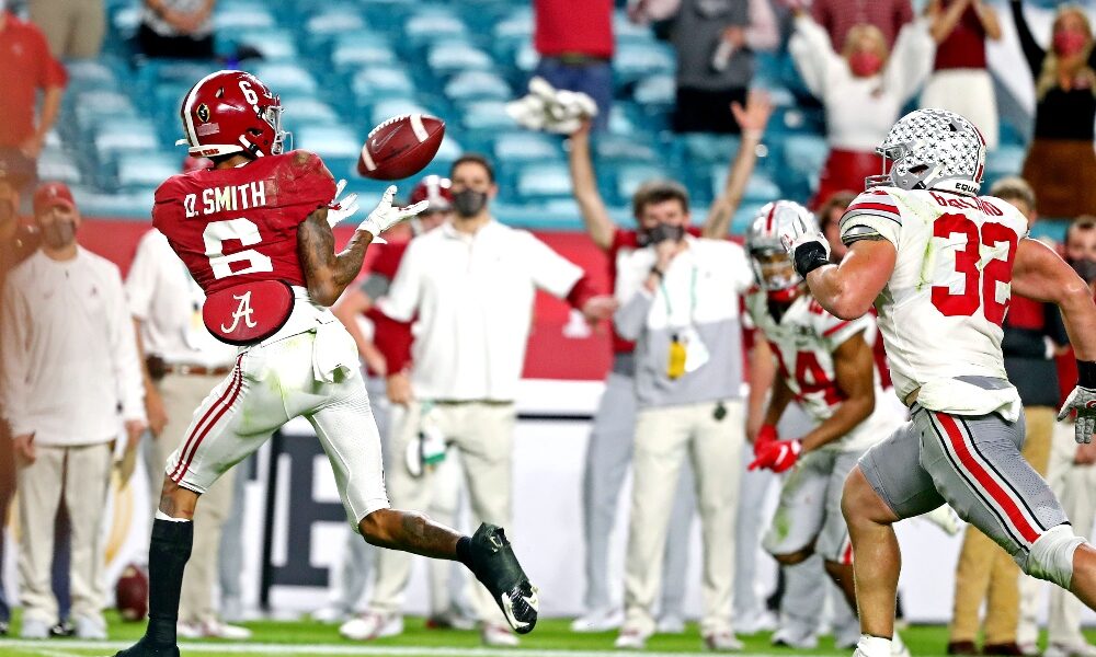 DeVonta Smith catches a touchdown against Ohio State