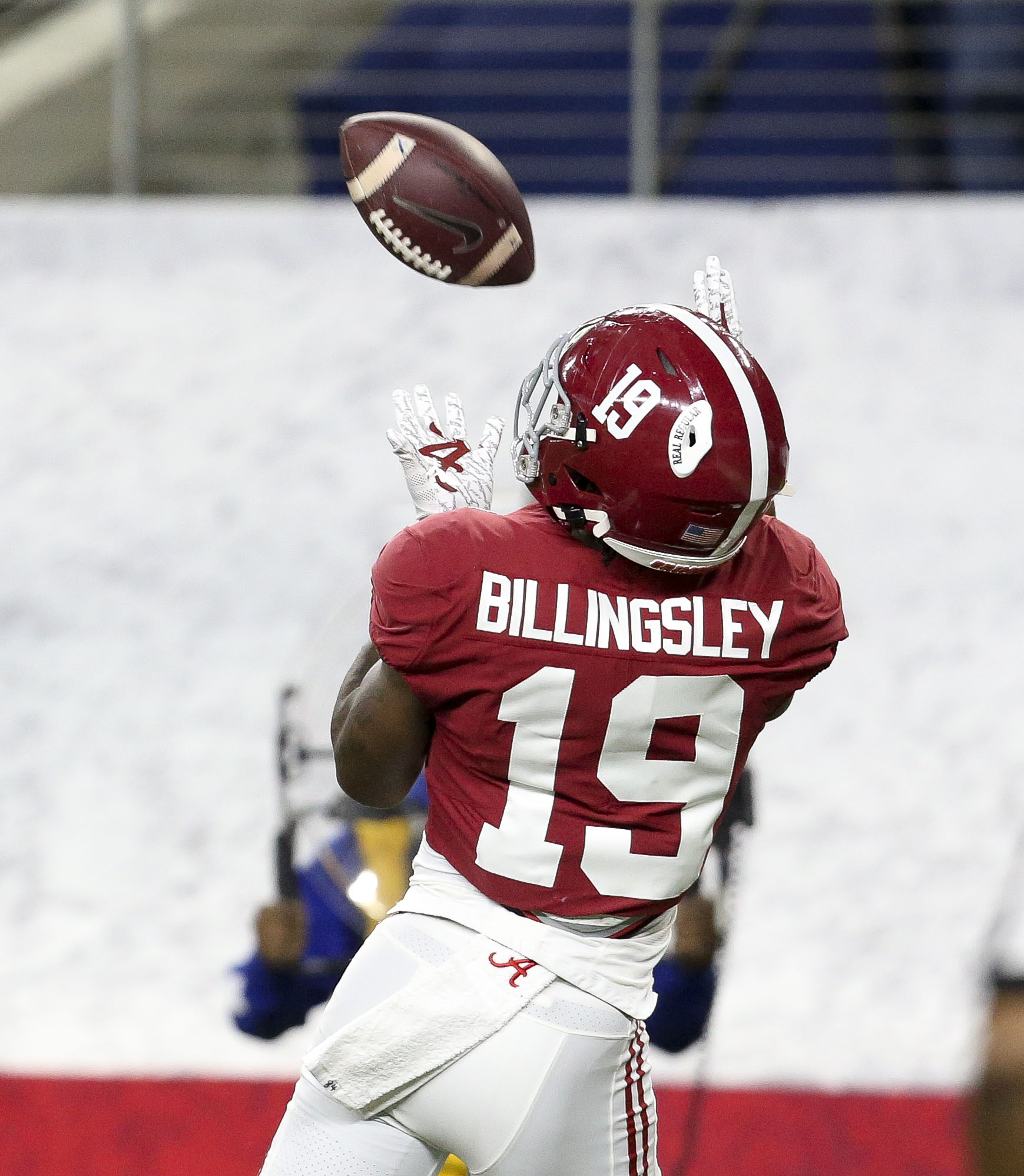 Alabama Te Jahleel Billingsley catches a touchdown against Notre Dame in Rose Bowl