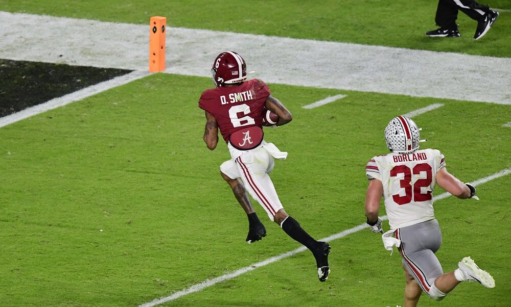 DeVonta Smith runs a reception in for a touchdown for Alabama versus Ohio State in 2020 CFP national title game