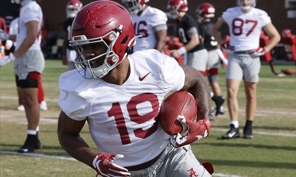 Jahleel Billingsley with a catch for Alabama in spring practice