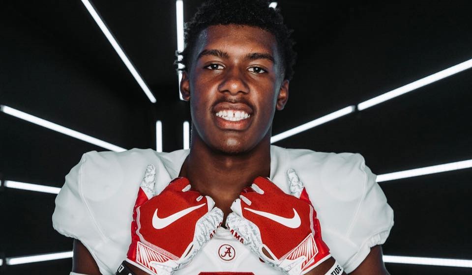 Amari Niblack smiles for picture in Alabama uniform