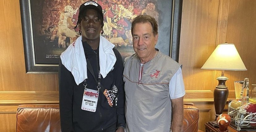 Antonio Kite poses with Nick Saban during Alabama visit