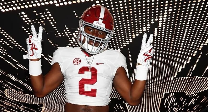 Mykel Williams poses for Alabama picture