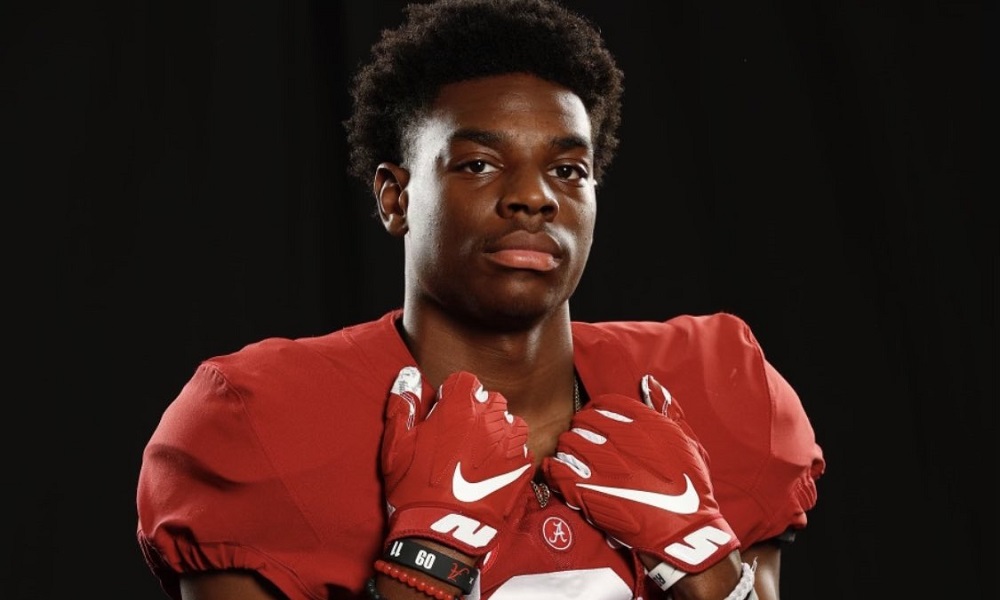 Terrance Brooks poses for picture doing Alabama official visit