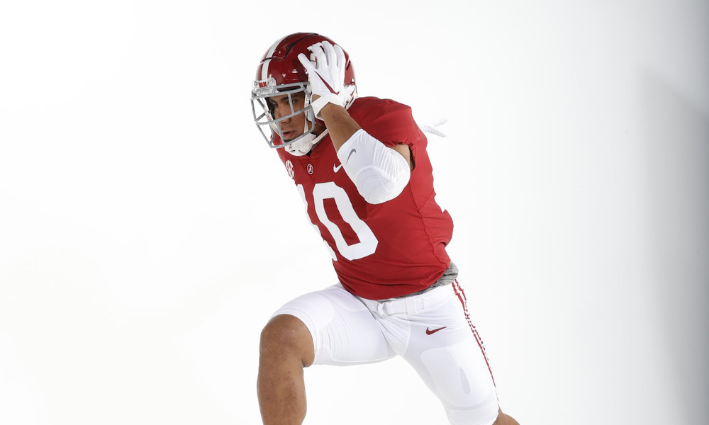 Alabama LB Henry To'oto'o posing in his No. 10 jersey