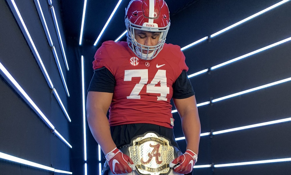 Kadyn Proctor poses with Alabama belt