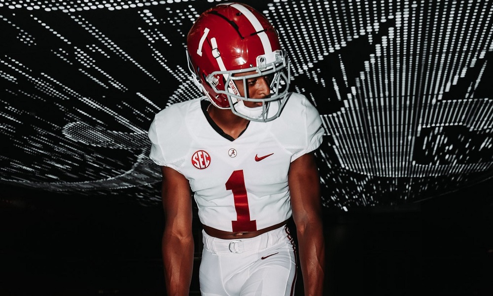 Kobe Prentice stands in wide receiver stance during Alabama visit