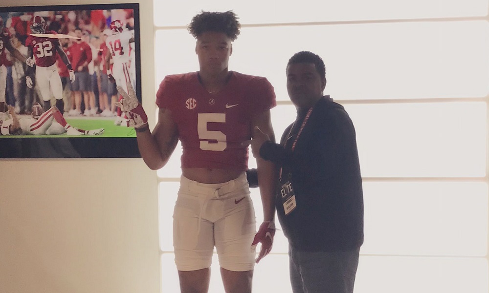 Shawn Murphy poses with Unity Reed's head coach during Alaabama visit