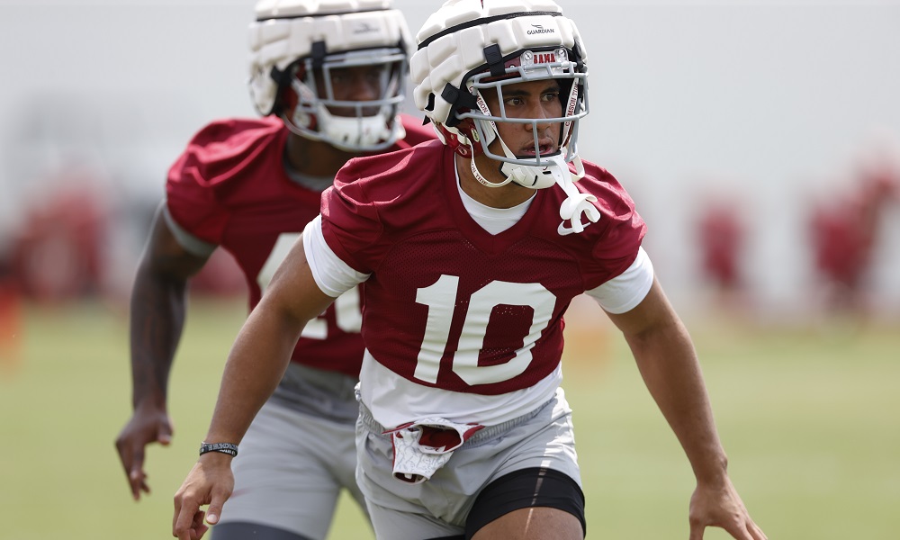 Henry To’oto’o going through drills at fall camp for Alabama