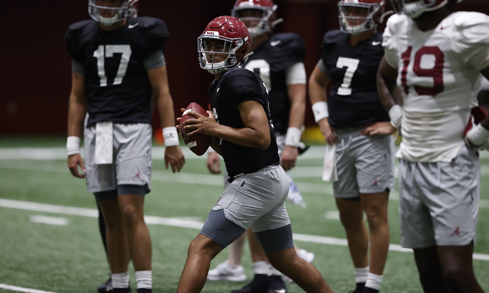 Bryce Young drops back to pass during Alabama fall practice