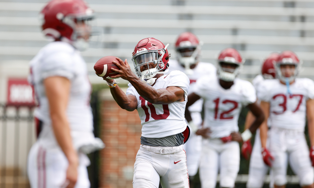 Jojo Earle with a catch in warmups for Alabama before scrimmage