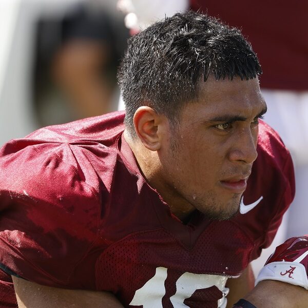 Henry To'oto'o takes a knee after Alabama practice