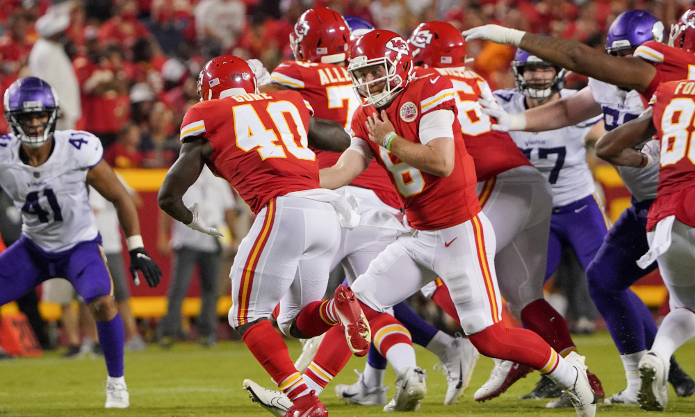 Derrick Gore gets the ball for the Chiefs in preseason game versus Vikings